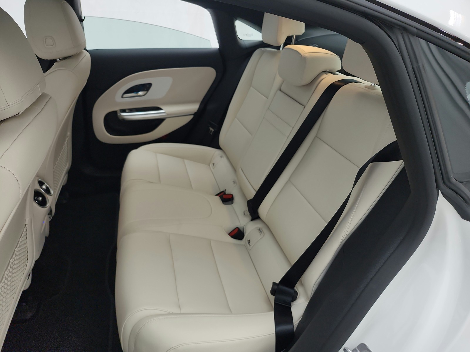 New 2026 Polar White Mercedes-Benz CLA 250+ image 11