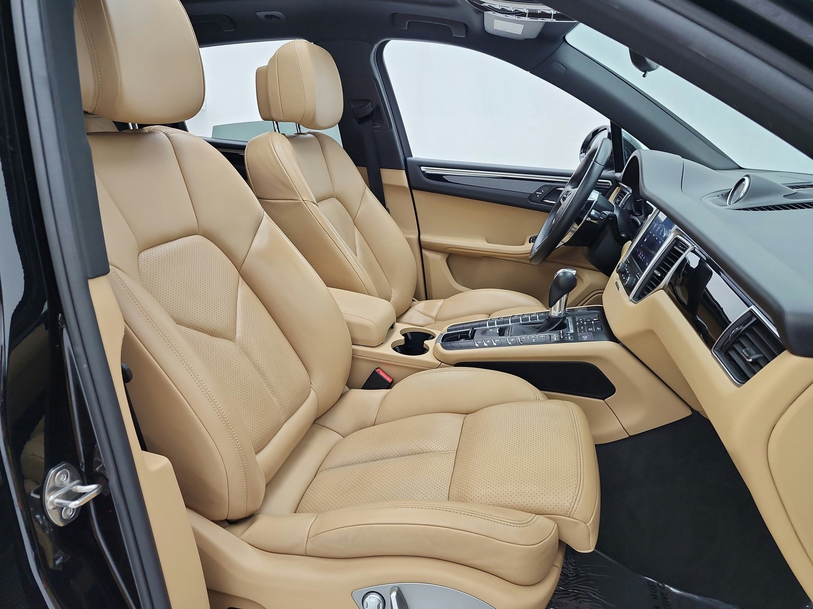 Used 2018 Jet Black Metallic Porsche  image 26