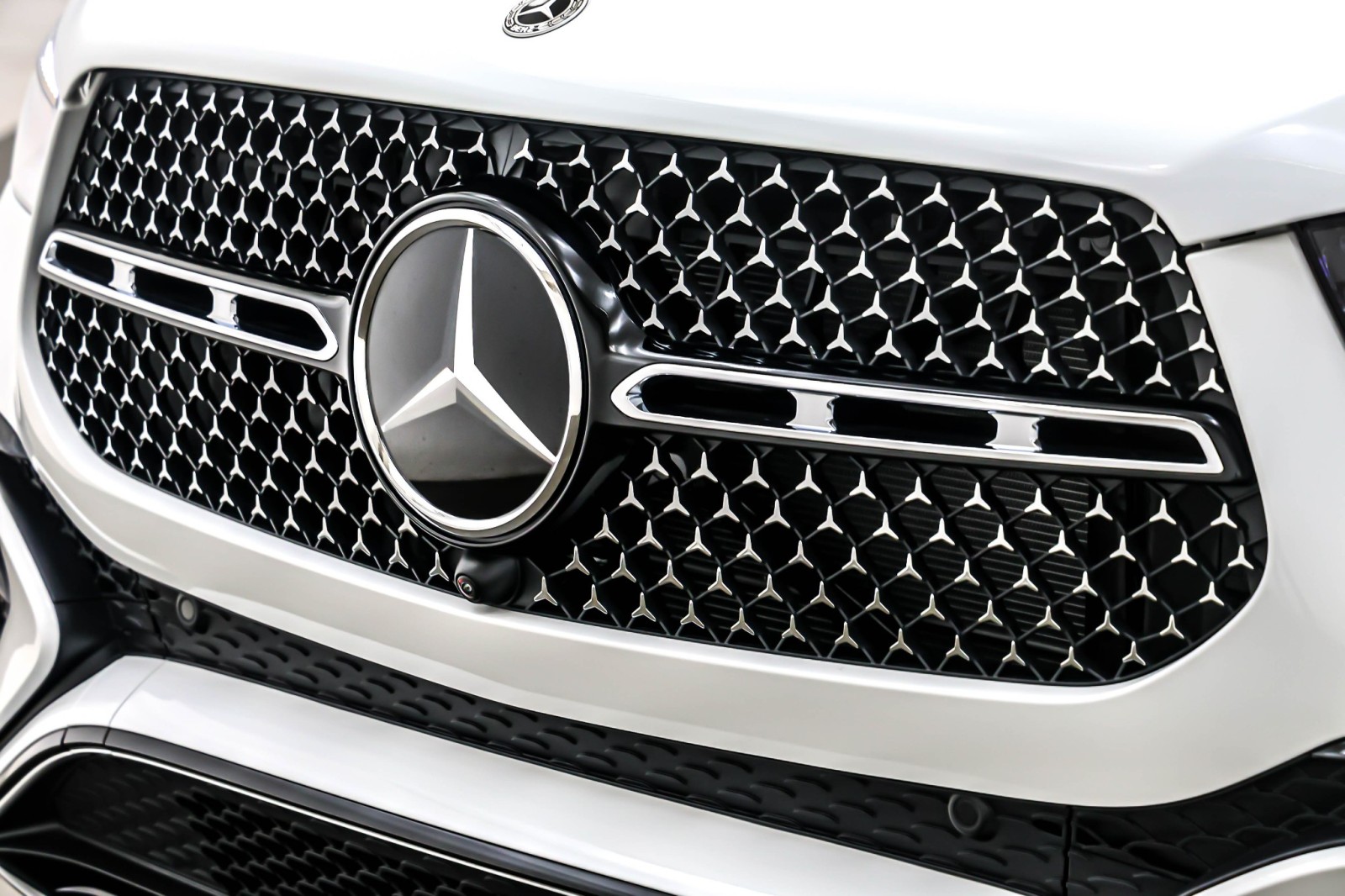 New 2026 Polar White Mercedes-Benz GLE 450 image 13