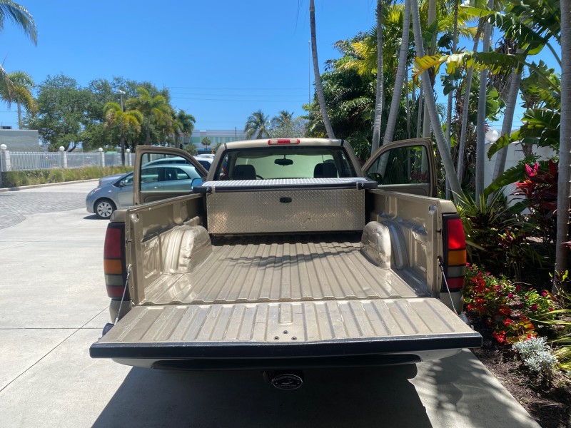 2005 GMC Sierra 1500 LOW MILES 83837 AC NO ACCIDENTS in ,
