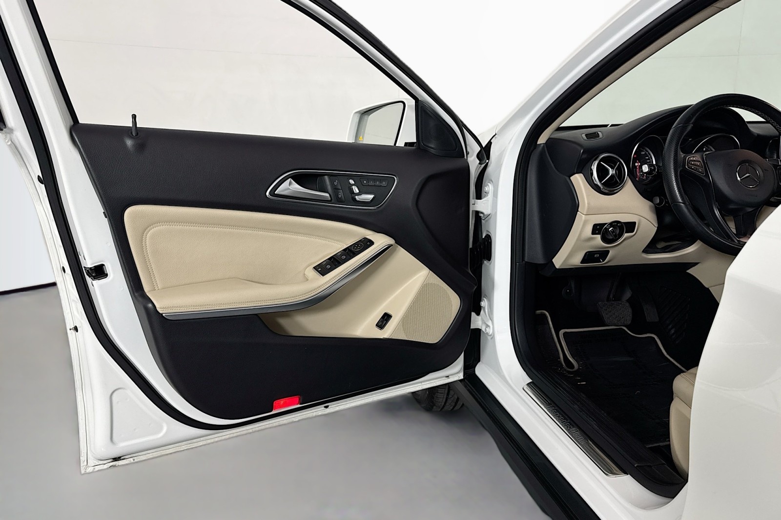 Used 2019 Polar White Mercedes-Benz GLA 250 image 20