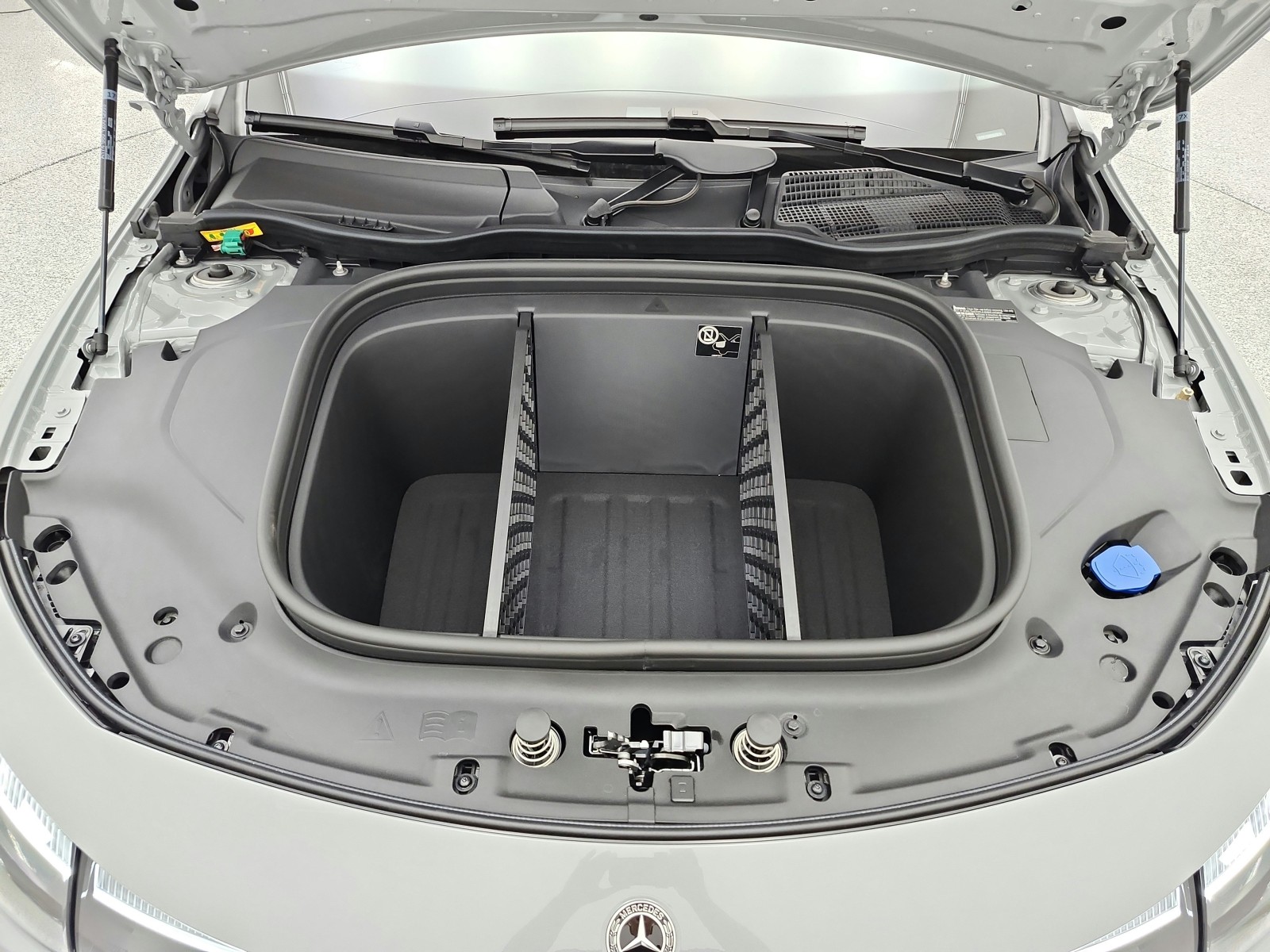 New 2027 MANUFAKTUR Alpine Grey Mercedes-Benz CLA 250+ Electric RWD image 12