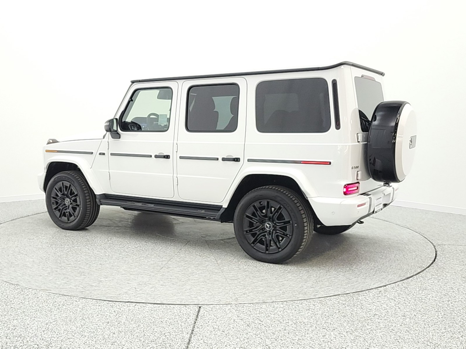 New 2026 MANUFAKTUR Moonlight White Metallic Mercedes-Benz G 580e image 7