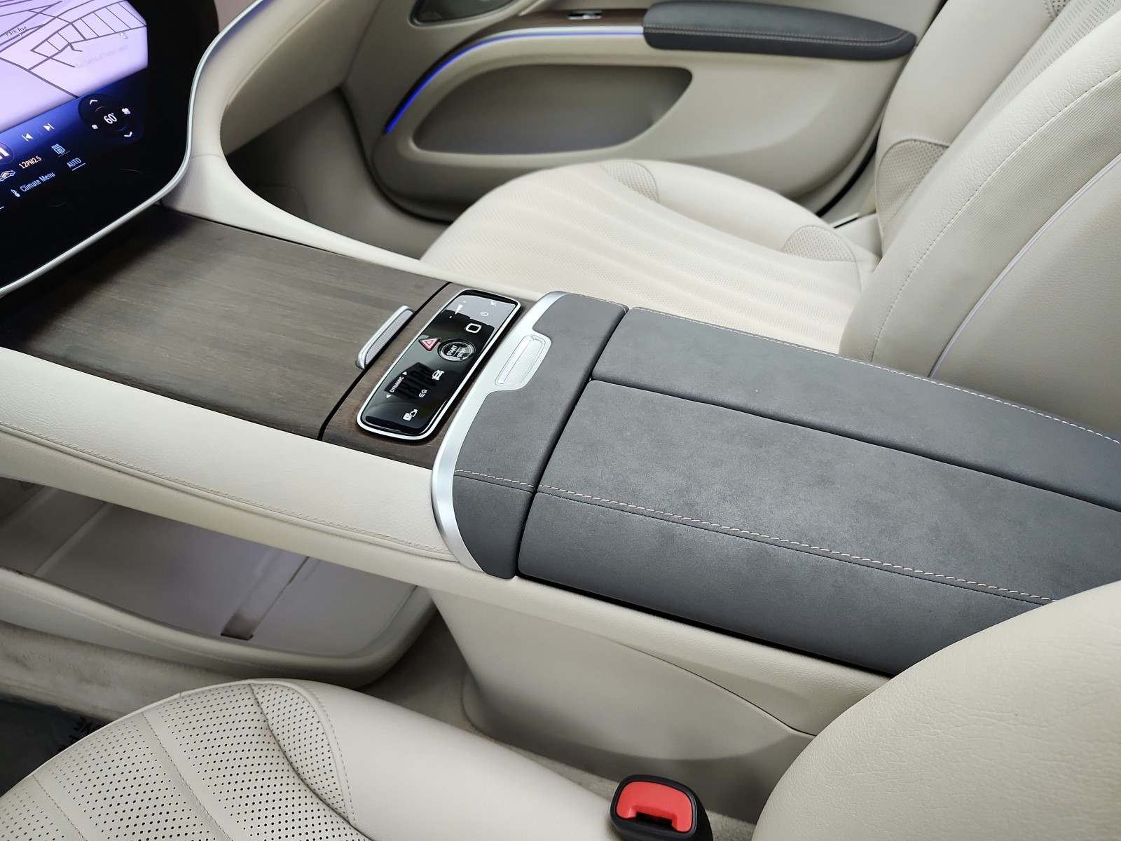 Used 2022 Graphite Grey Metallic Mercedes-Benz EQS 580 4MATIC® Sedan image 13