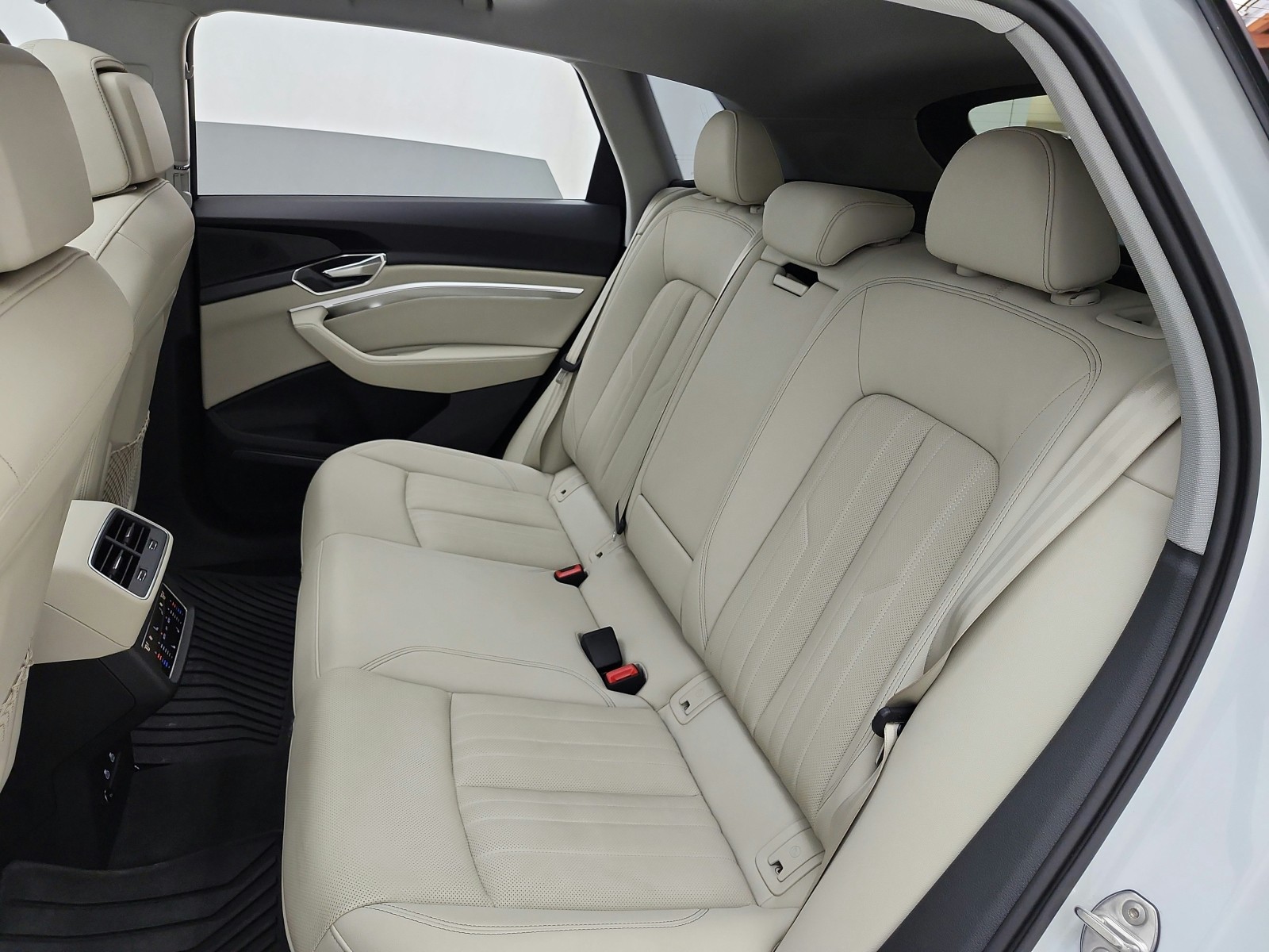 Used 2024 Glacier White Metallic Audi Premium Plus quattro image 15