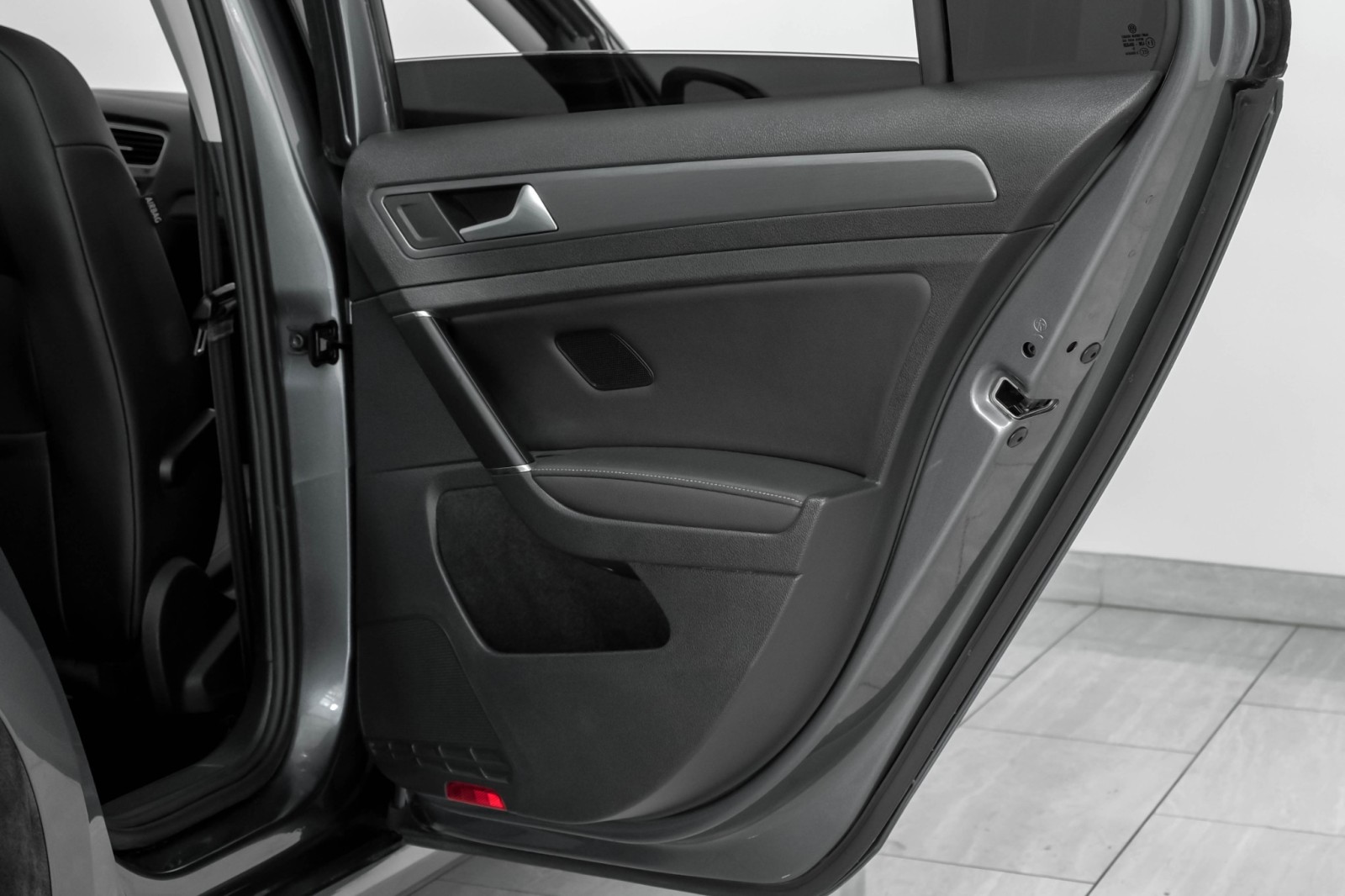 2021 Volkswagen Golf TSI BLIND SPOT ASSIST SUNROOF LEATHER HEATED SEATS 44
