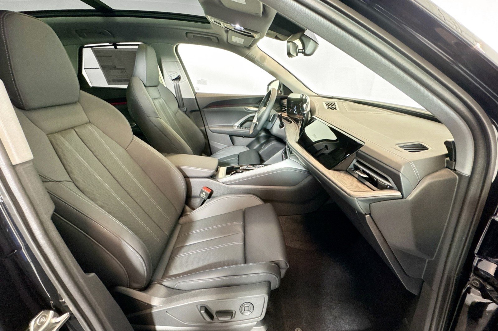 New 2025 Mythos Black Metallic Audi Premium Plus 2.0 TFSI quattro image 25