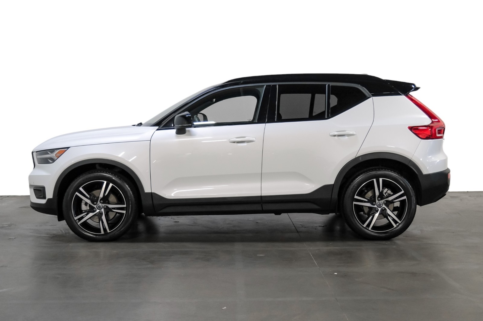 2021 Volvo XC40 T5 AWD R-Design ClimatePkg POLESTAR ProtectionPkg RearSpoiler 10