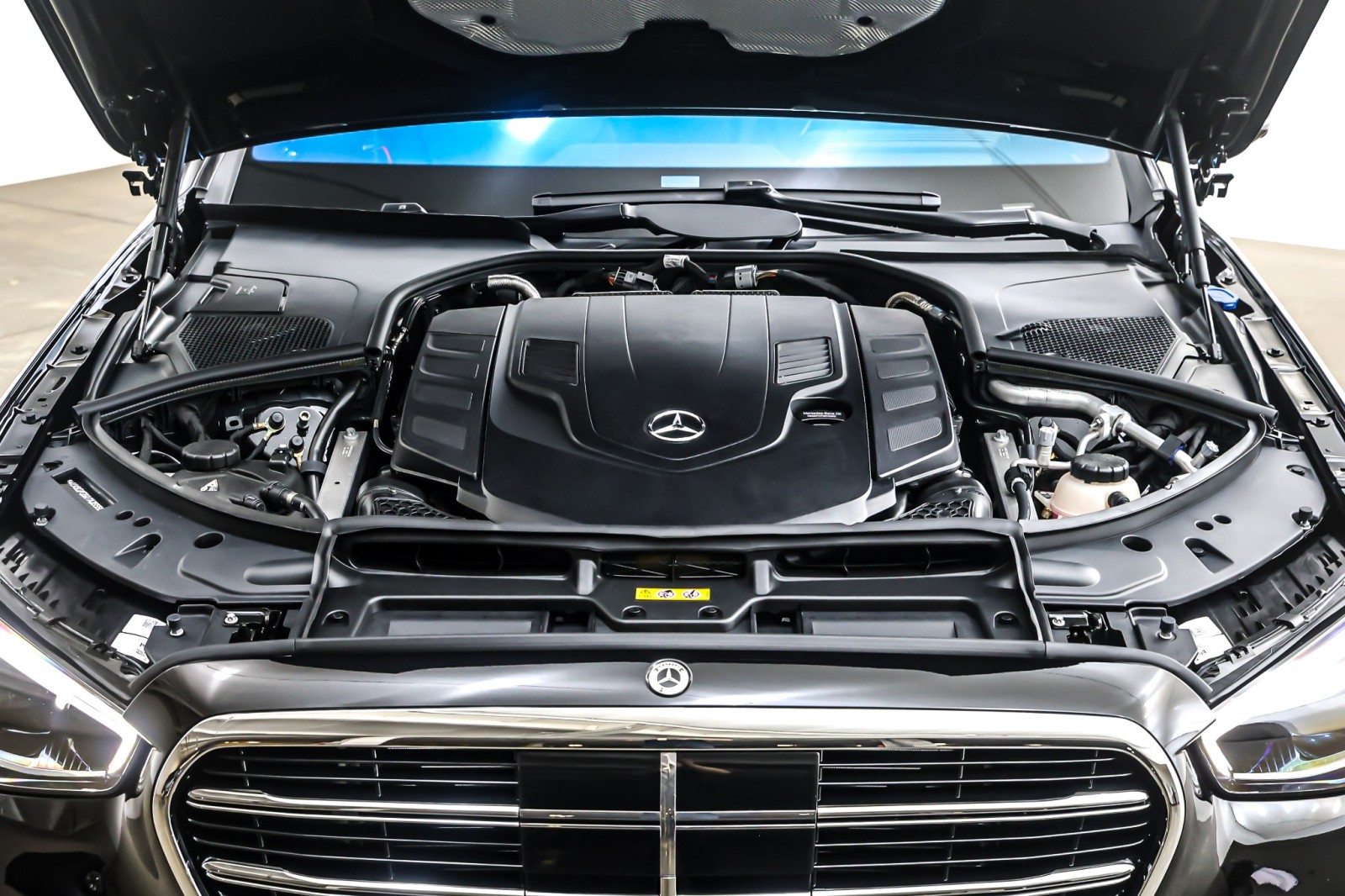 New 2026 Obsidian Black Metallic Mercedes-Benz S 580 image 11