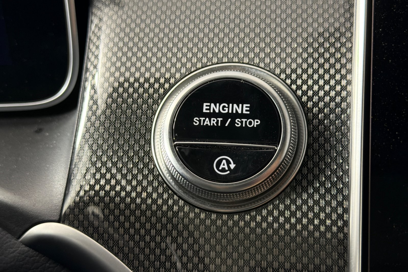 Used 2025 Black Mercedes-Benz GLC 300 SUV image 21