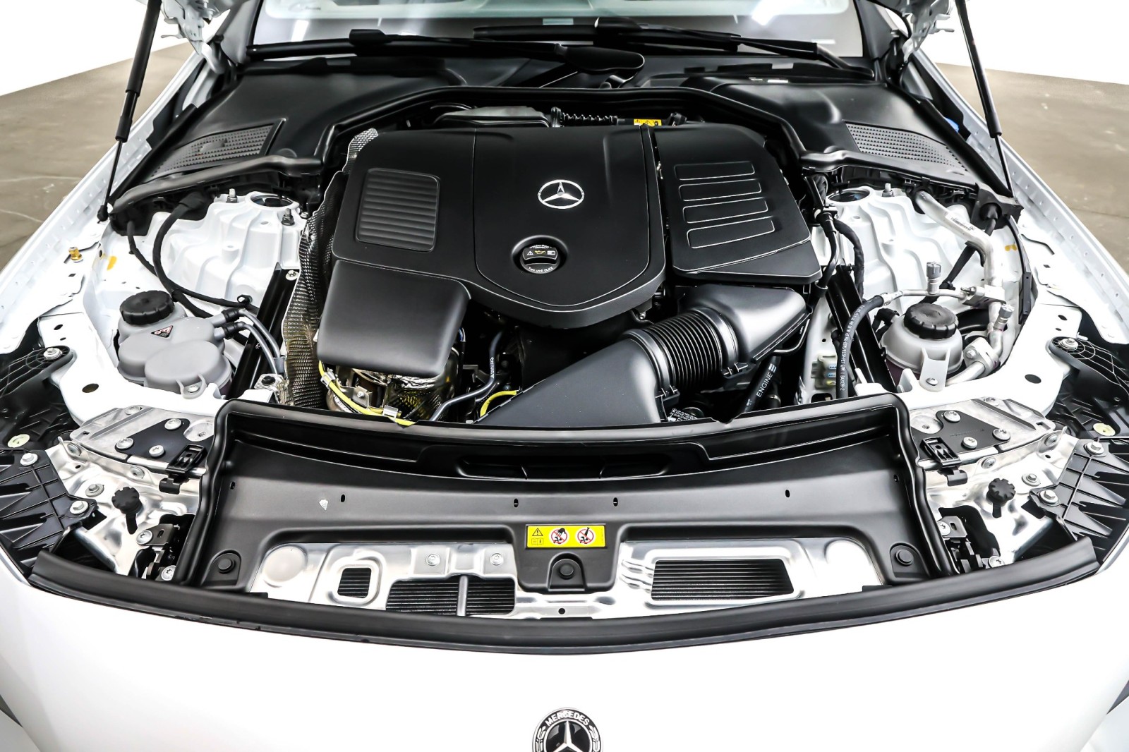 New 2026 MANUFAKTUR Moonlight White Metallic Mercedes-Benz CLE 300 image 12