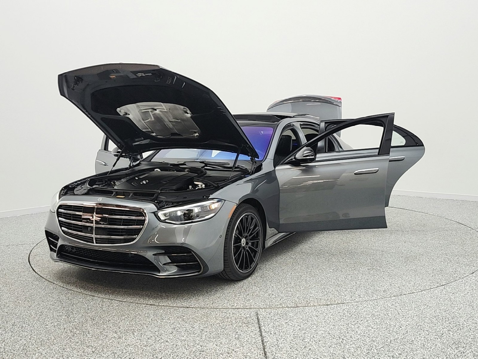 Certified Used 2025 Selenite Grey Metallic Mercedes-Benz S 580 4MATIC® Sedan image 5