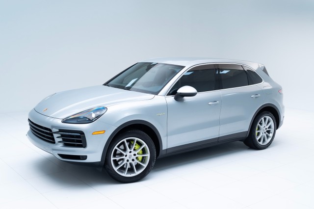 2022  Cayenne E-Hybrid in , 