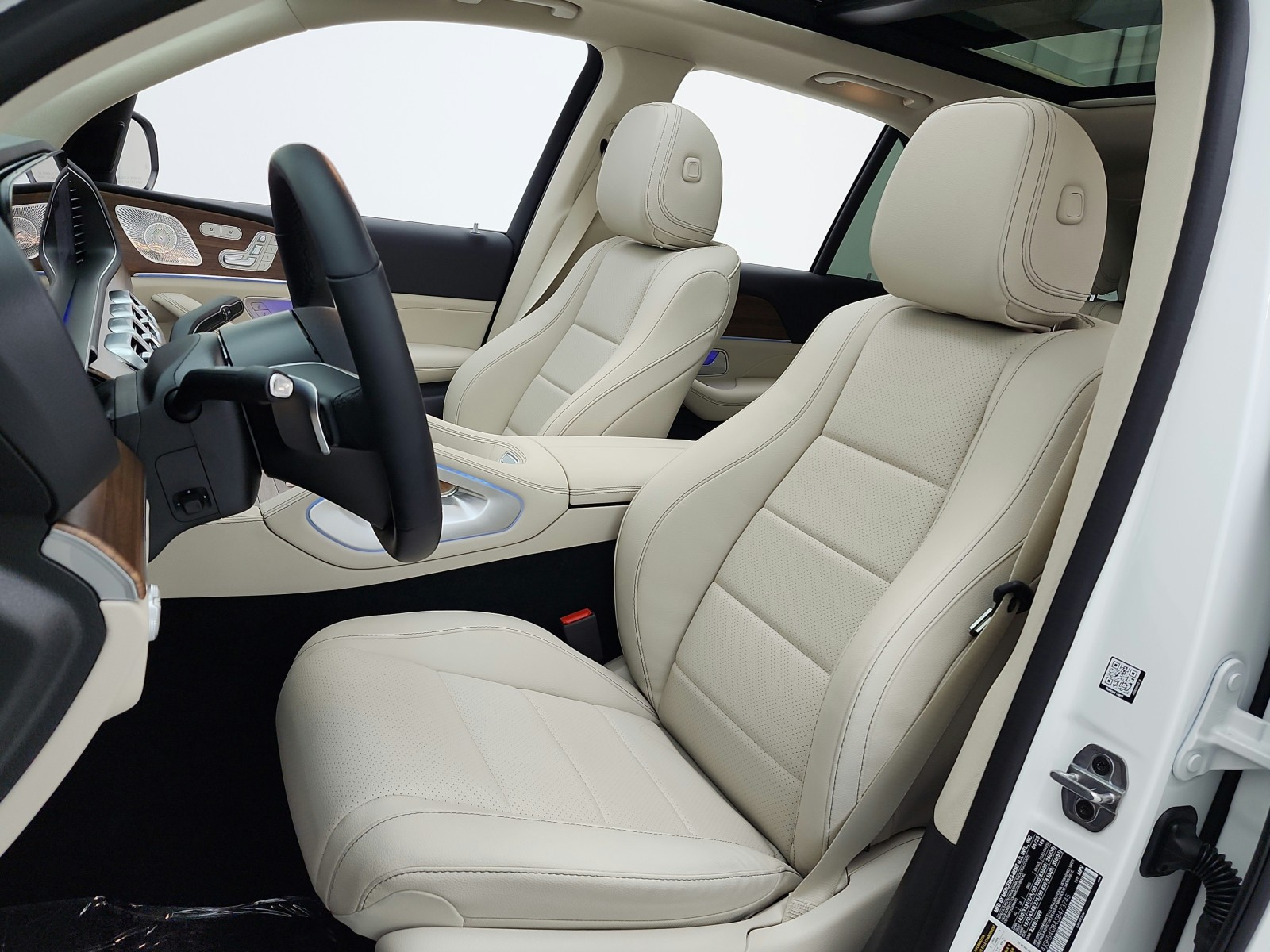 Used 2025 Polar White Mercedes-Benz GLE 450e 4MATIC® SUV image 10