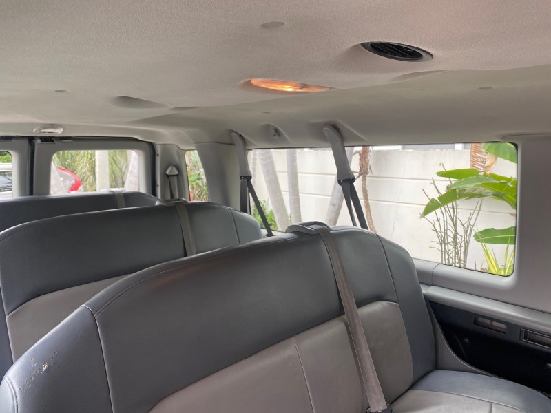 2008 Ford Econoline Wagon XLT 15 PASSENGERS E350 CLEAN in , 