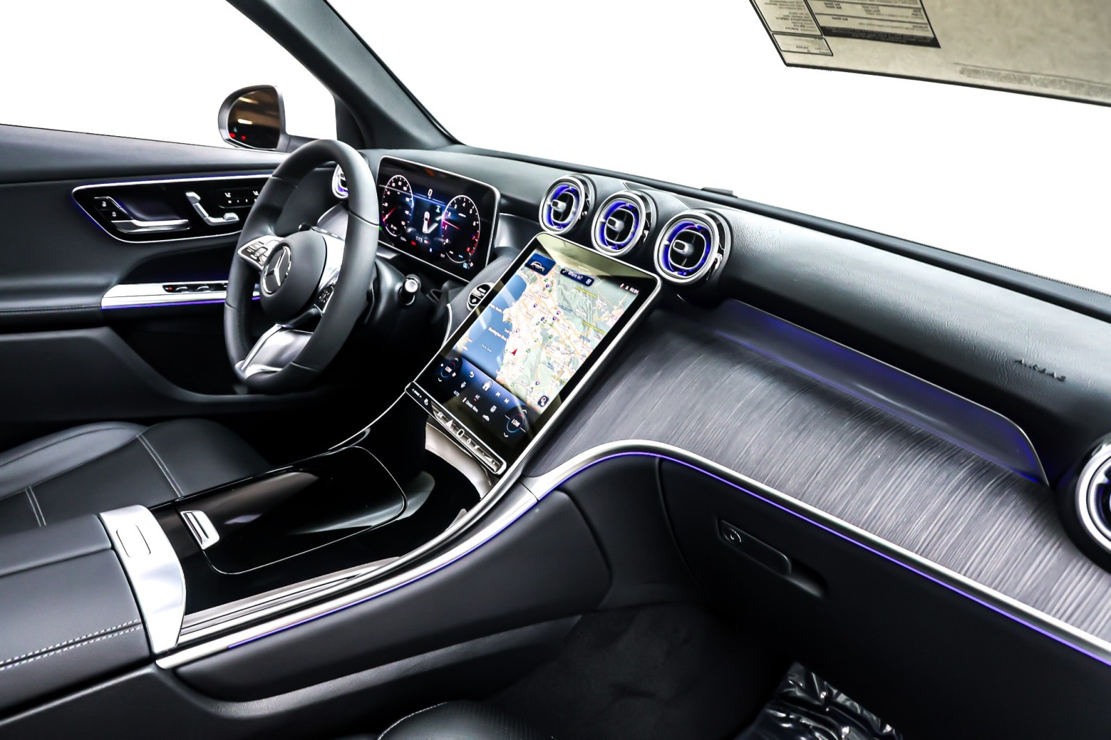 New 2026 Polar White Mercedes-Benz GLC 300 image 5