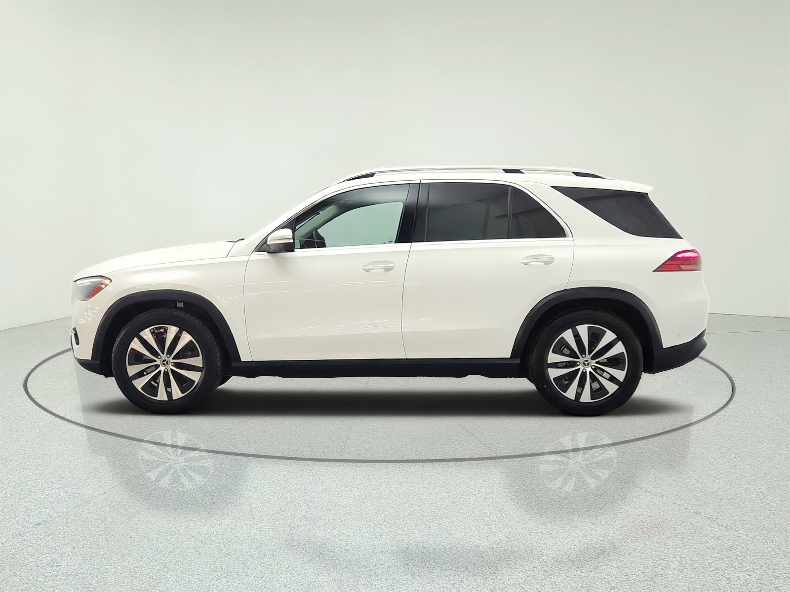 Certified Used 2025 Polar White Mercedes-Benz GLE 350 4MATIC® SUV image 8