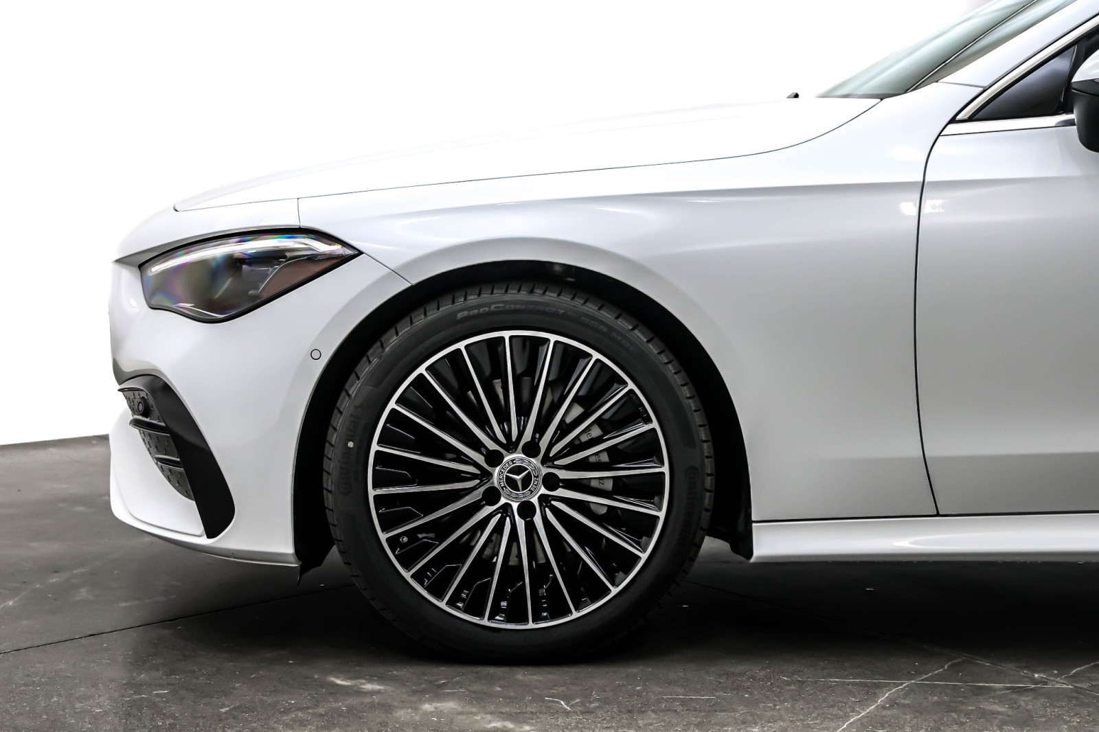 New 2026 MANUFAKTUR Moonlight White Metallic Mercedes-Benz CLE 300 image 11