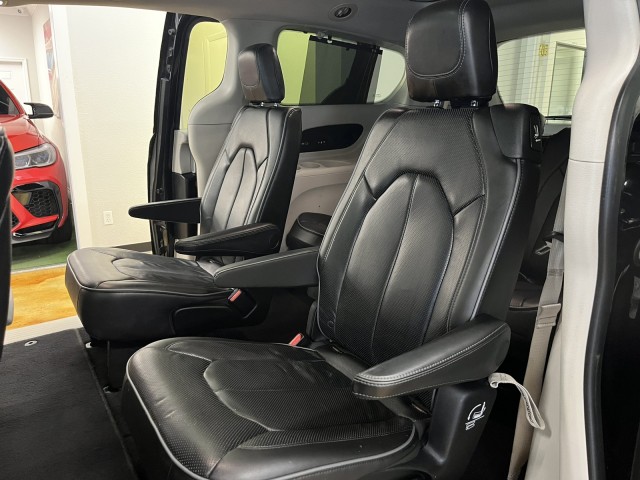 2018 Chrysler Pacifica Limited 26