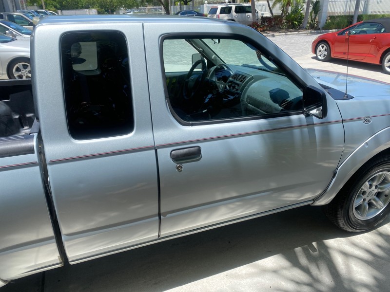 2002 Nissan Frontier 2WD XE XCAB 5 SPD AC 4 CYL in ,
