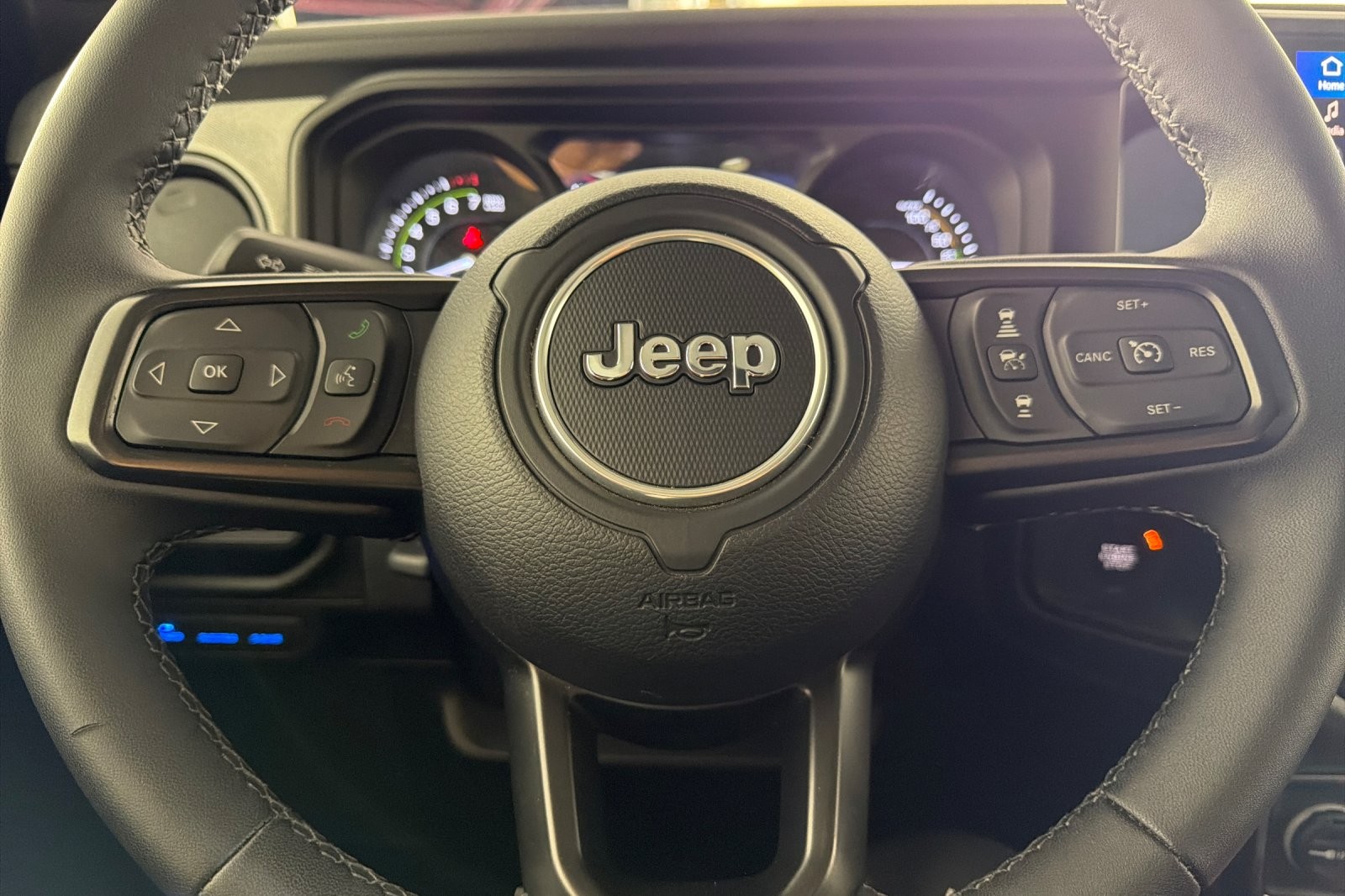 Used 2025 BLACK CLEAR COAT Jeep Sport S 4x4 image 22