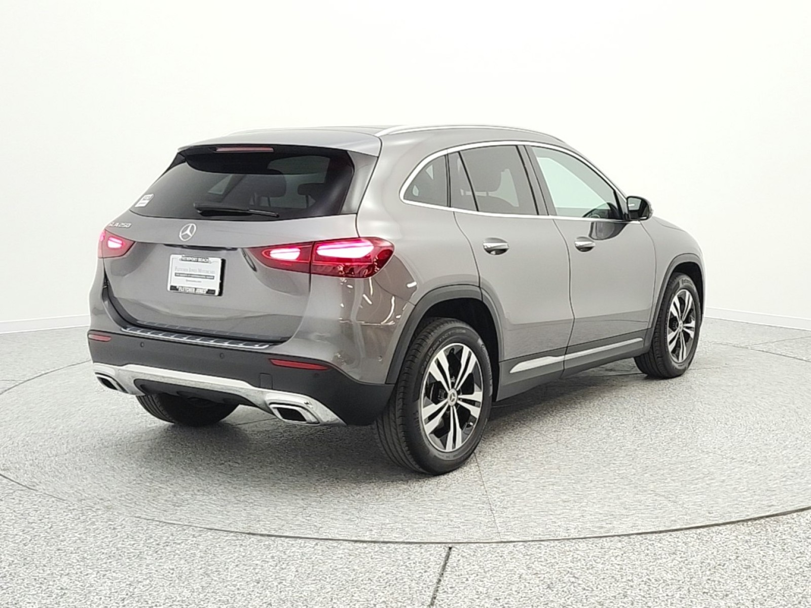 Used 2025 Mountain Grey Metallic Mercedes-Benz GLA 250 SUV image 5