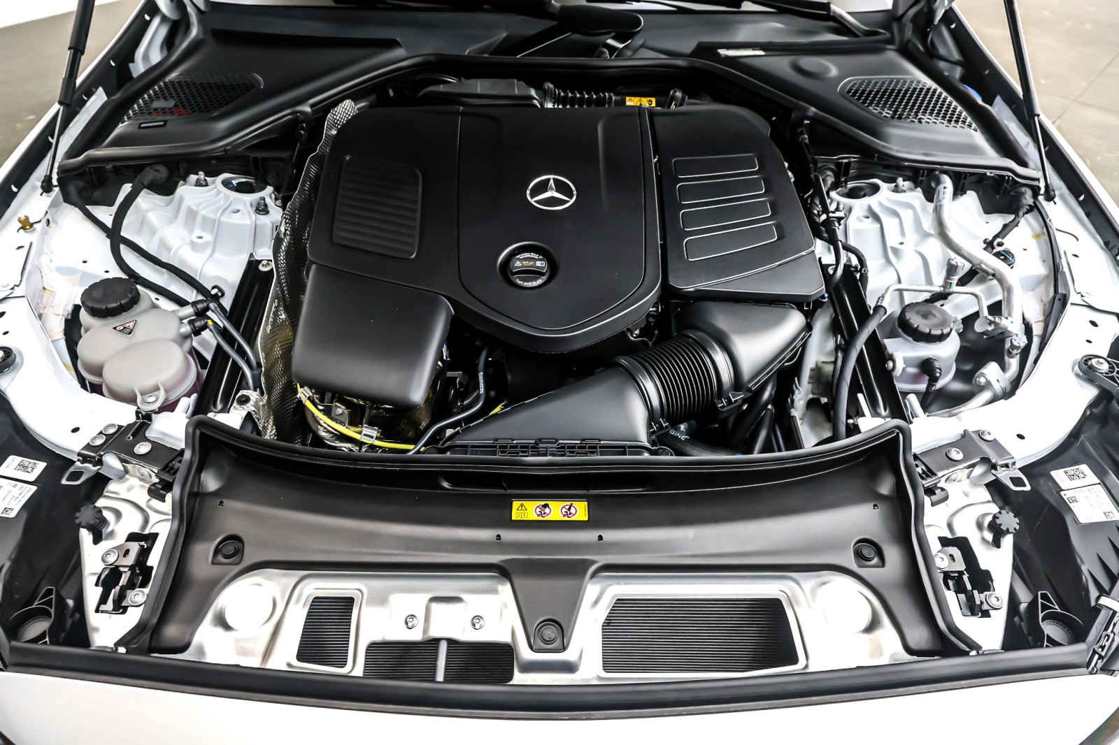 New 2026 MANUFAKTUR Moonlight White Metallic Mercedes-Benz E 350 image 11