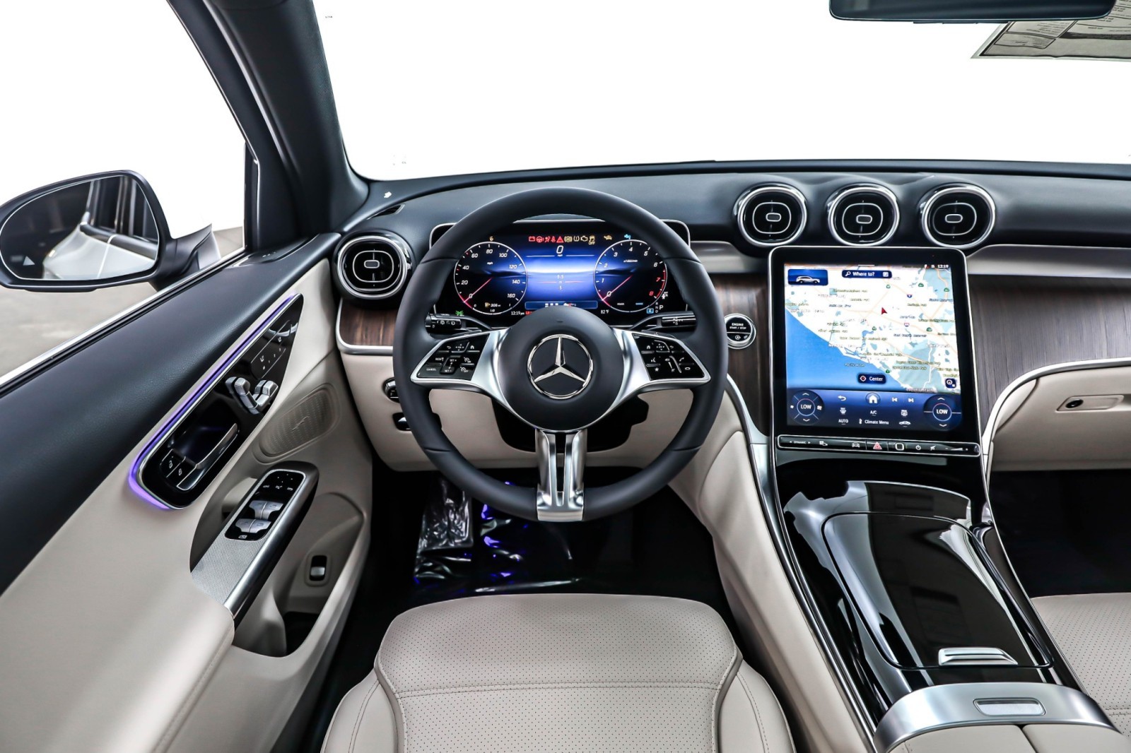 New 2026 Polar White Mercedes-Benz GLC 300 image 4