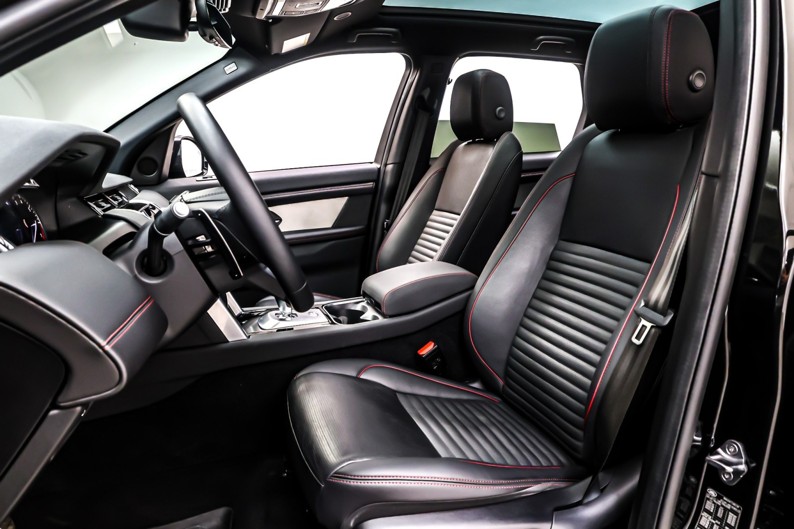 Used 2023 Santorini Black Metallic Land Rover SE R-Dynamic 4WD image 18