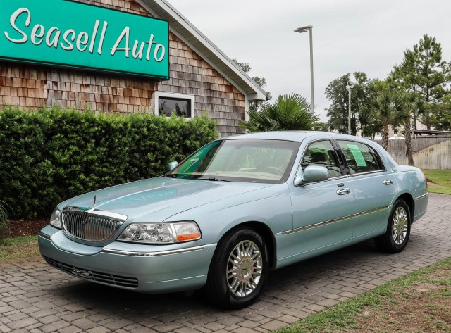 2008 Lincoln Town Car Limited in Wilmington, North Carolina