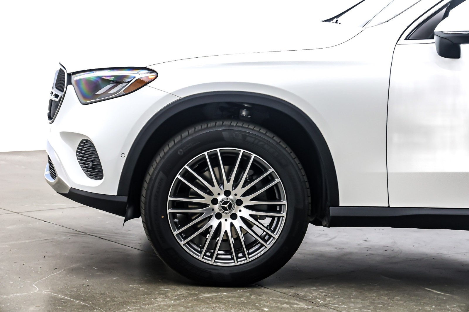 New 2026 Polar White Mercedes-Benz GLC 300 image 10