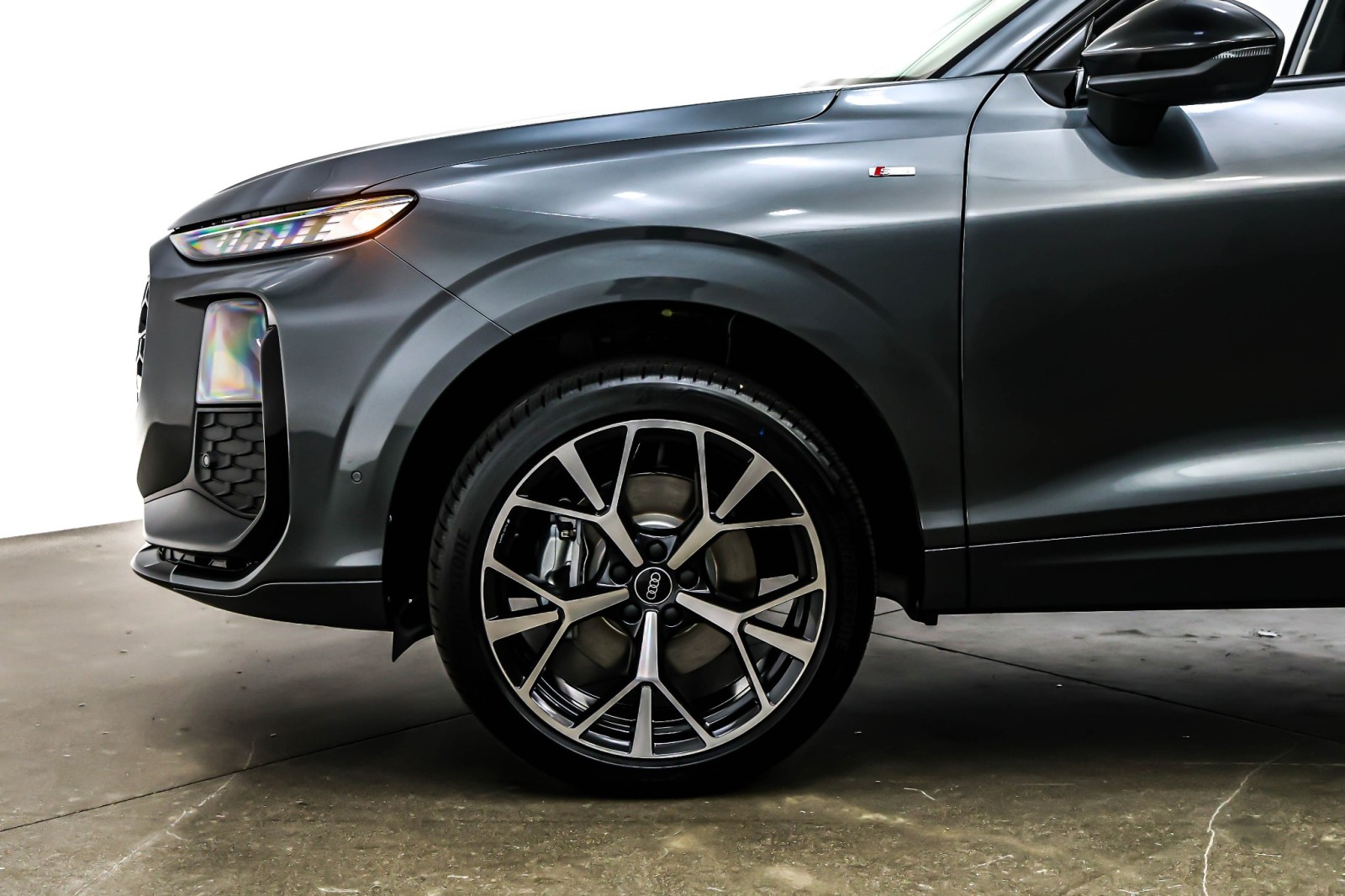 New 2026 Daytona Gray Pearl Effect Audi S line image 10