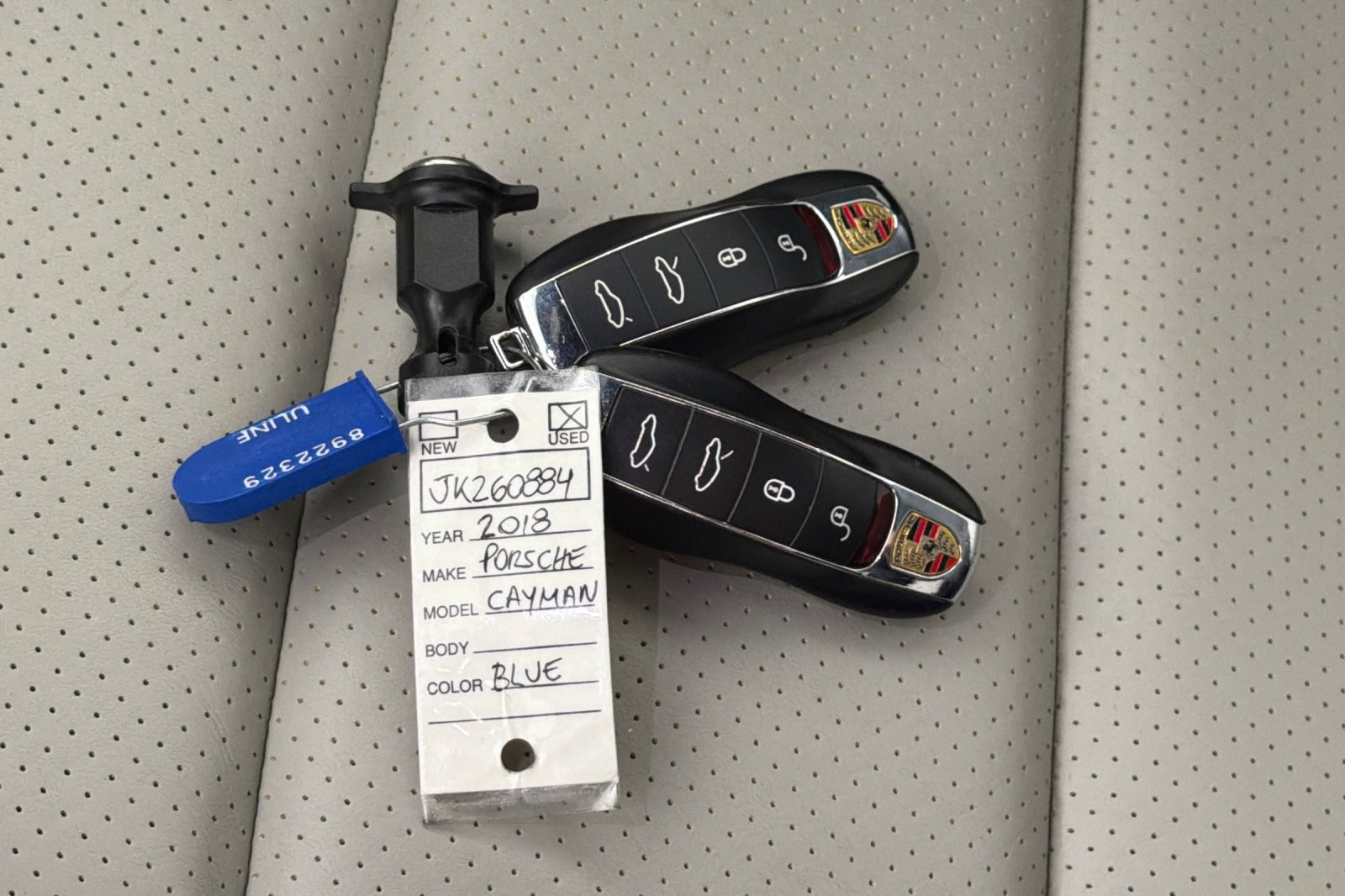 Used 2018 NIGHT BLUE Porsche Coupe image 21