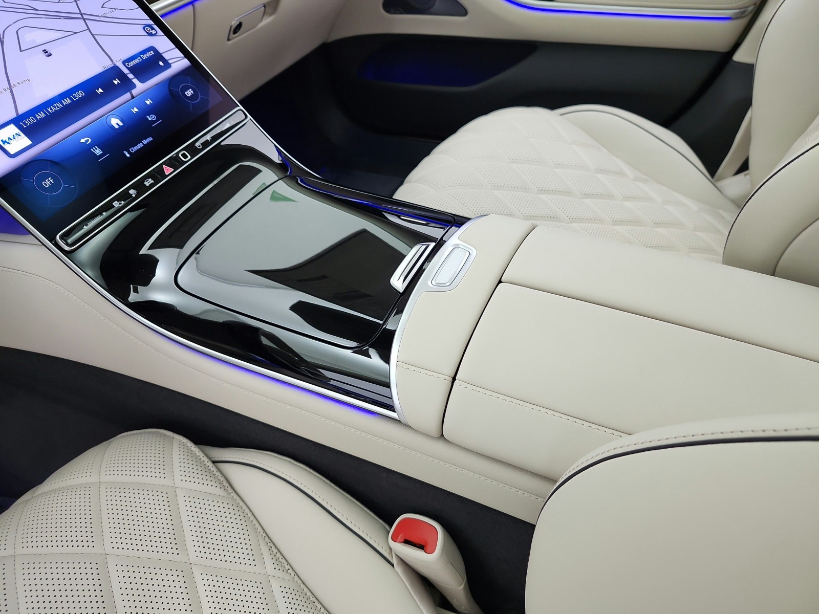 New 2026 MANUFAKTUR Moonlight White Metallic Mercedes-Benz S 580e 4MATIC® Sedan image 10