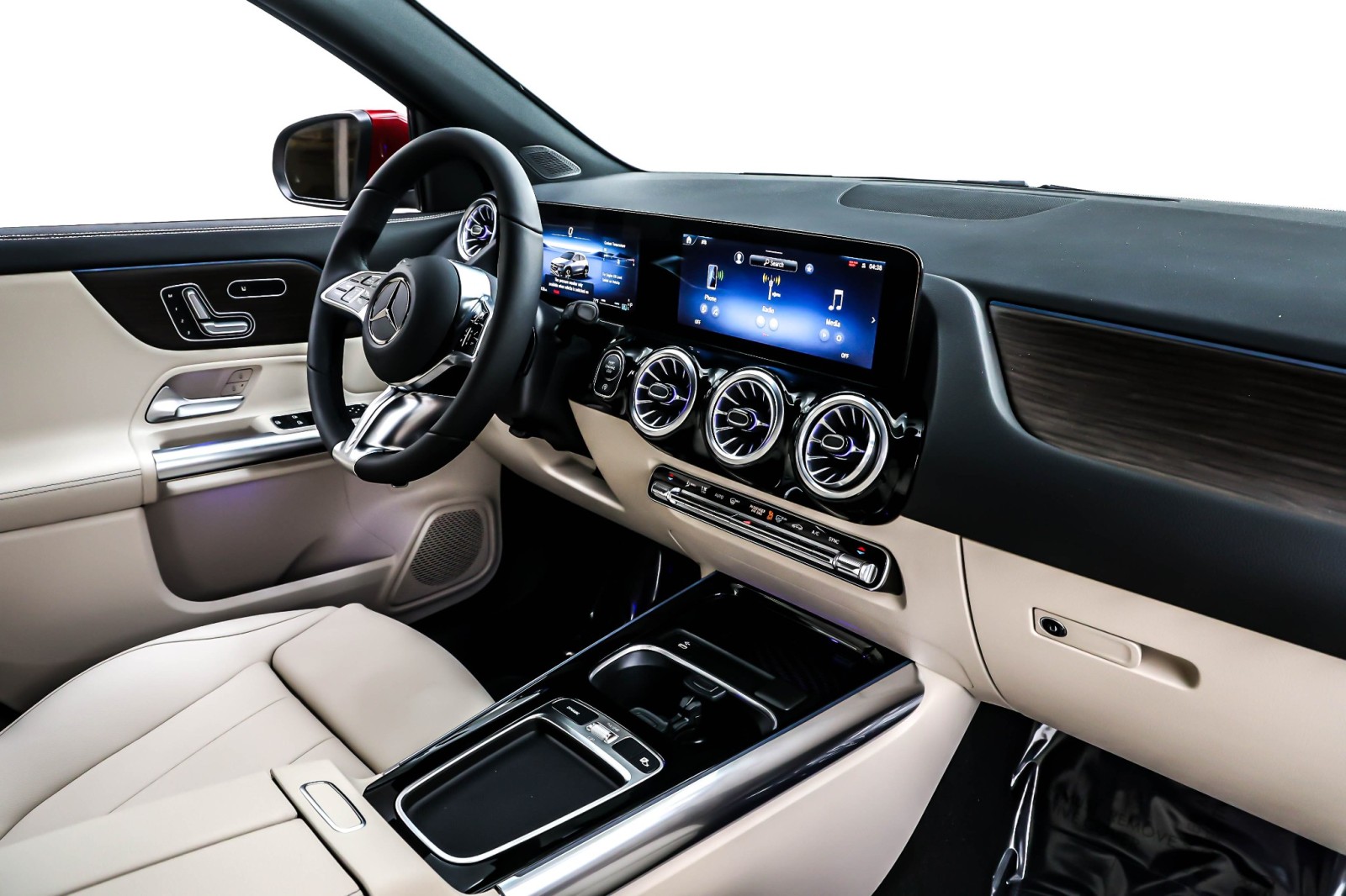 New 2026 MANUFAKTUR Patagonia Red Metallic Mercedes-Benz GLA 250 image 5