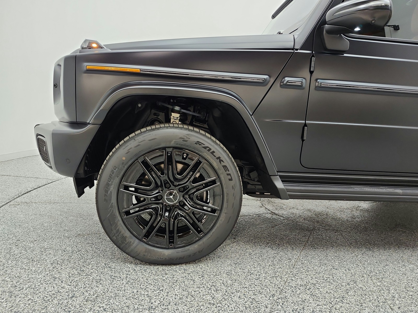 New 2027 MANUFAKTUR Night Black magno Mercedes-Benz G 580e SUV image 15