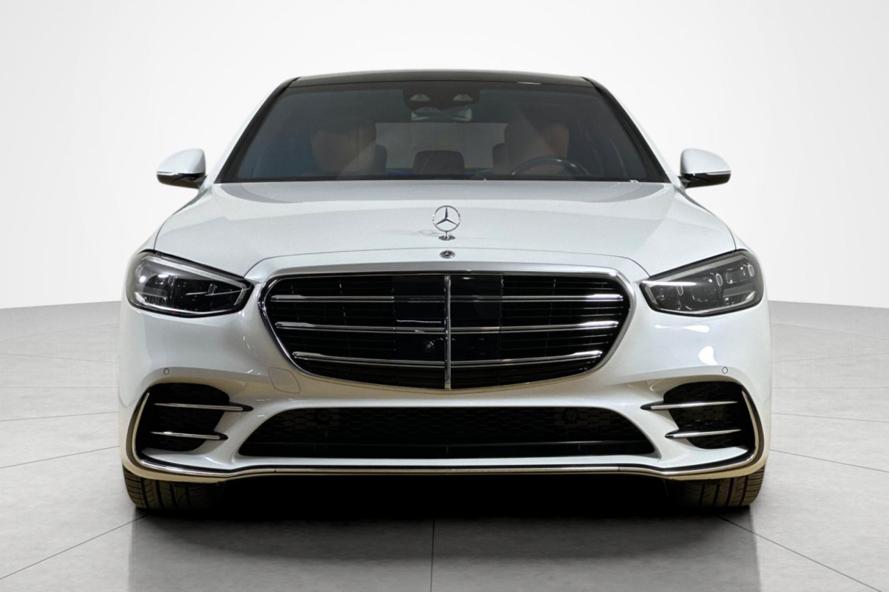 Used 2024 MANUFAKTUR Moonlight White Metallic Mercedes-Benz S 580e image 8