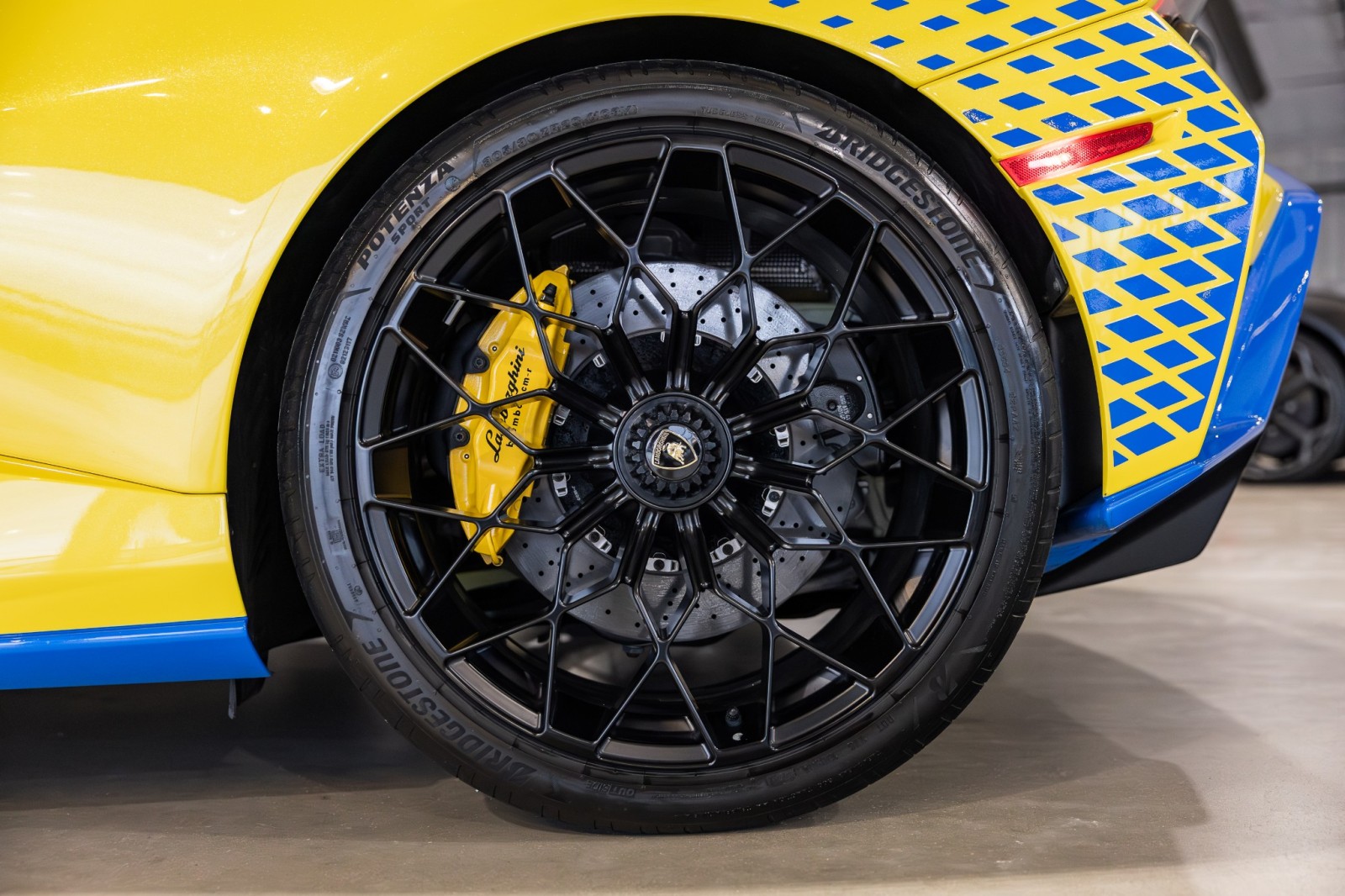 Used Car 2022 Lamborghini Huracan Sto  - $14k Giallo Belenus Paint - Sport Seats - Dark Chrome Interior For Sale Under $400,000 In Boerne, Texas