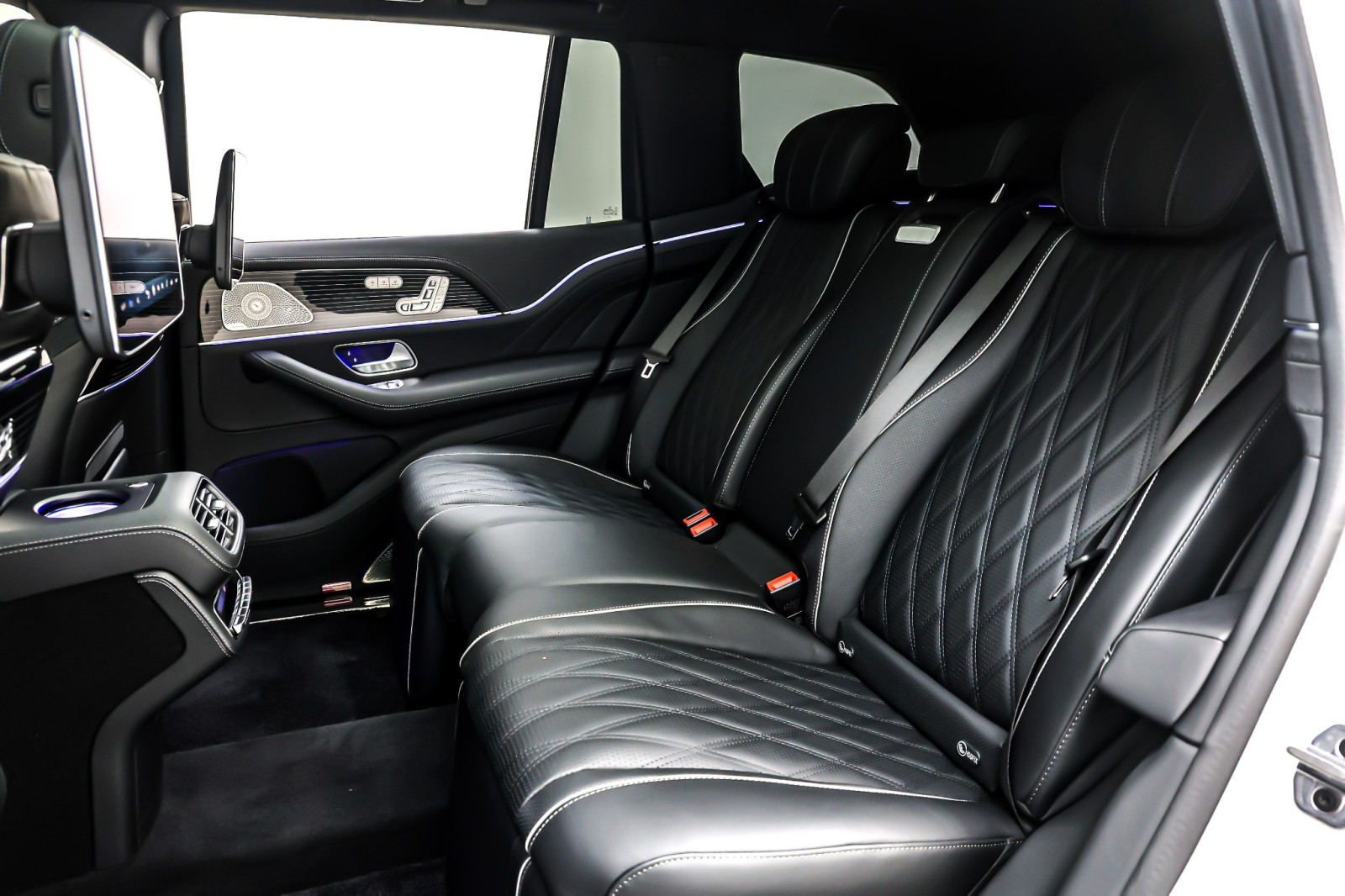 New 2026 MANUFAKTUR Moonlight White Metallic Mercedes-Benz Maybach GLS 600 image 8