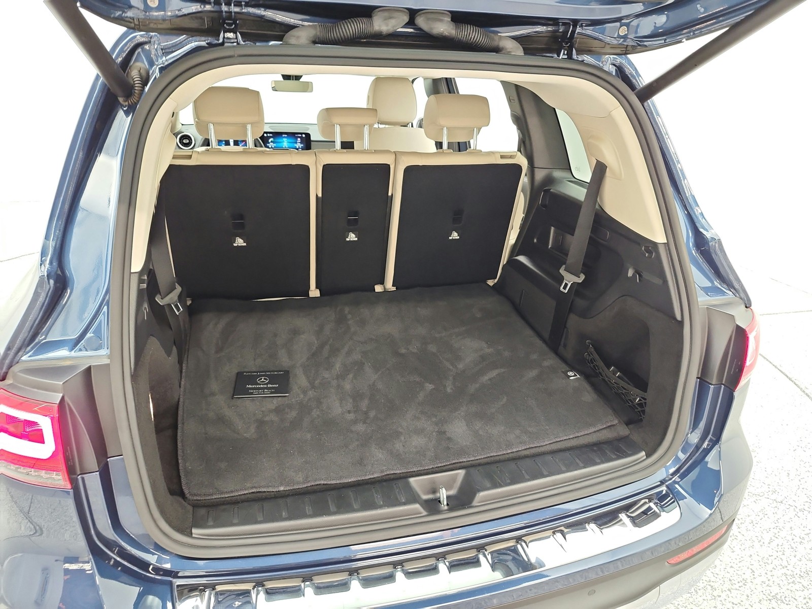 Used 2022 Denim Blue Metallic Mercedes-Benz GLB 250 SUV image 27