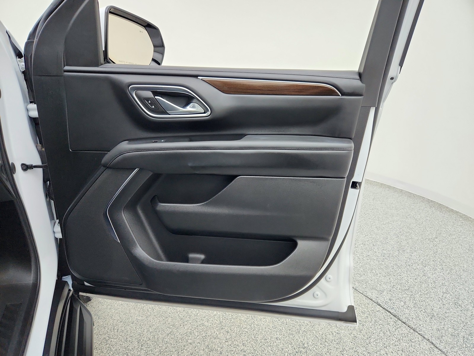 Used 2024 Summit White GMC SLE image 31