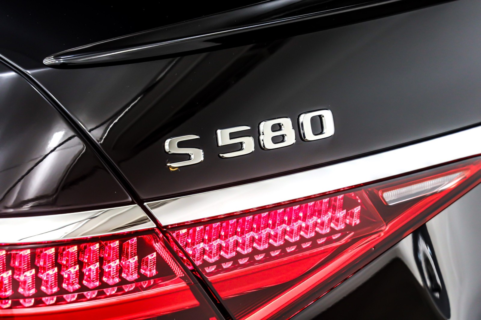 New 2026 Black Mercedes-Benz S 580 image 9