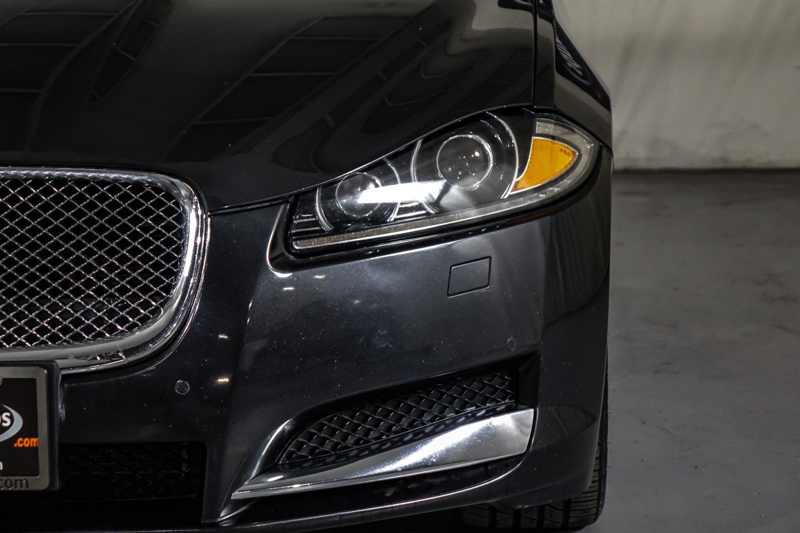 2015 Jaguar XF V6 Sport 37