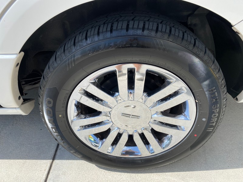 2010 Lincoln Navigator 4WD SUNROOF LOW MILES 31,209 in , 