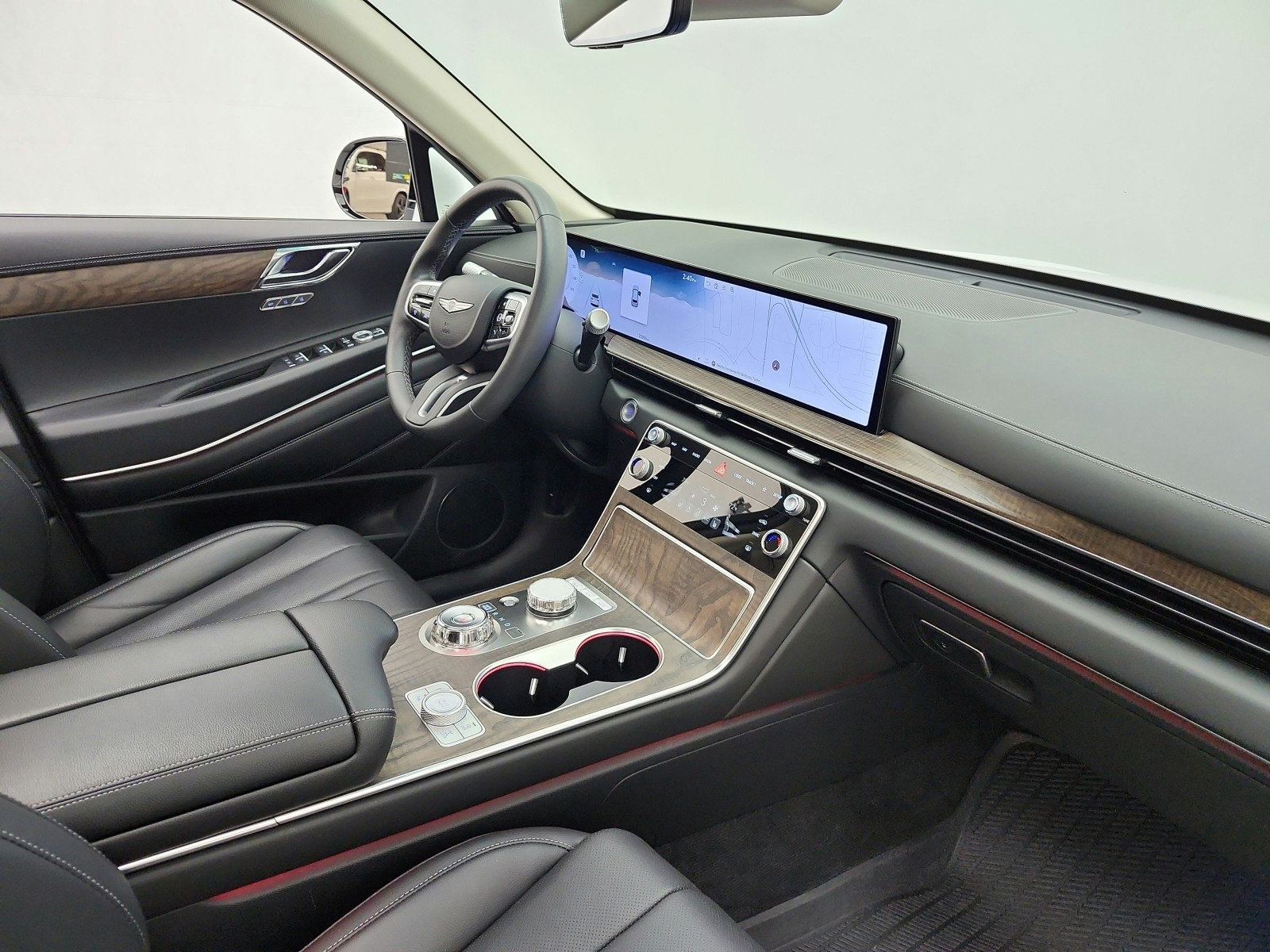 Used 2025 Uyuni White Genesis 2.5T Select AWD image 19