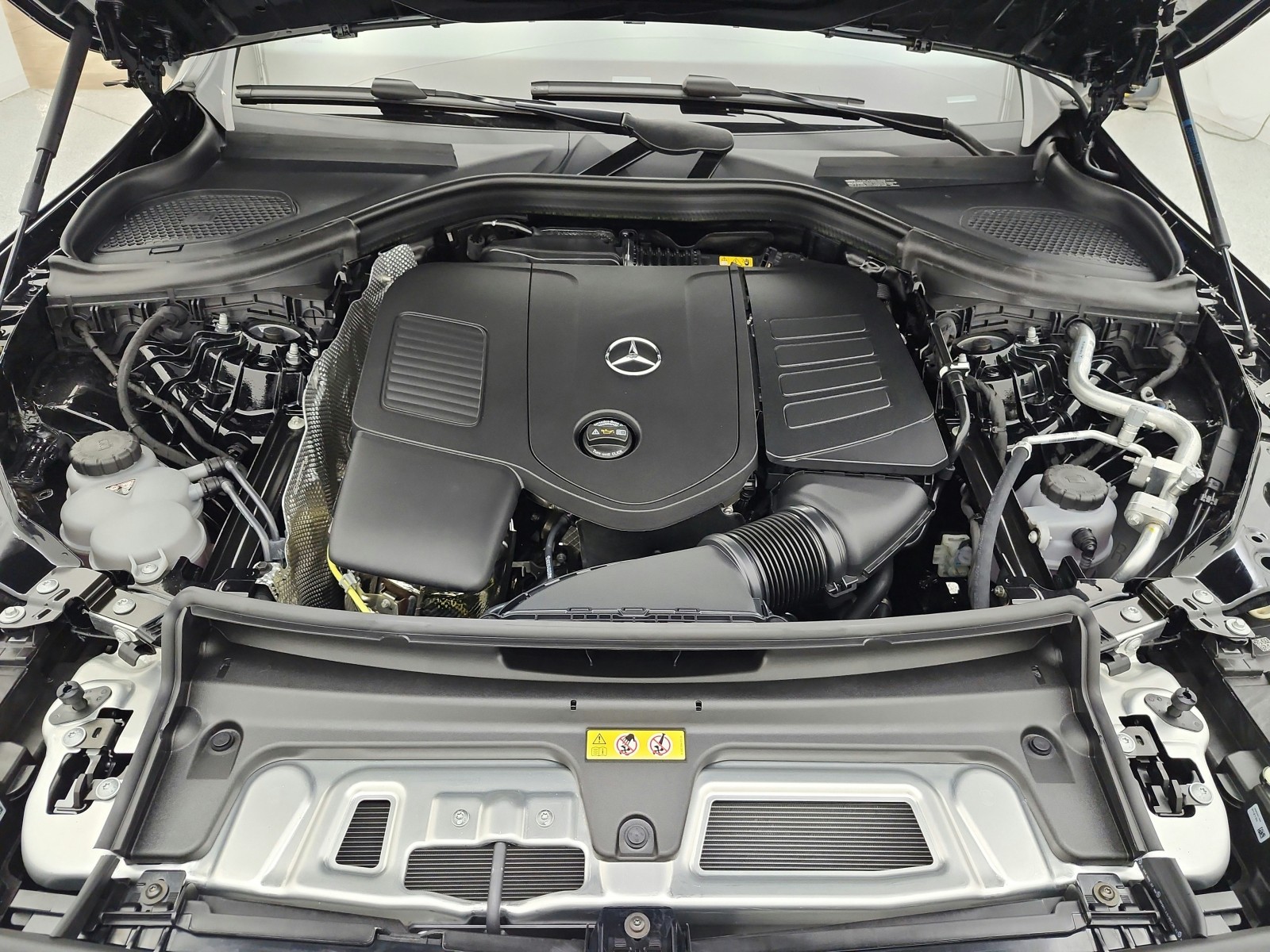 New 2027 Black Mercedes-Benz GLC 300 SUV image 12