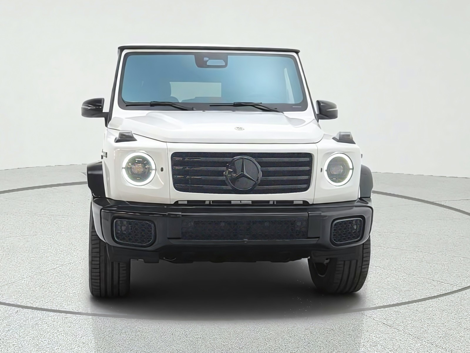 New 2027 MANUFAKTUR Moonlight White Metallic Mercedes-Benz G 580e SUV image 2