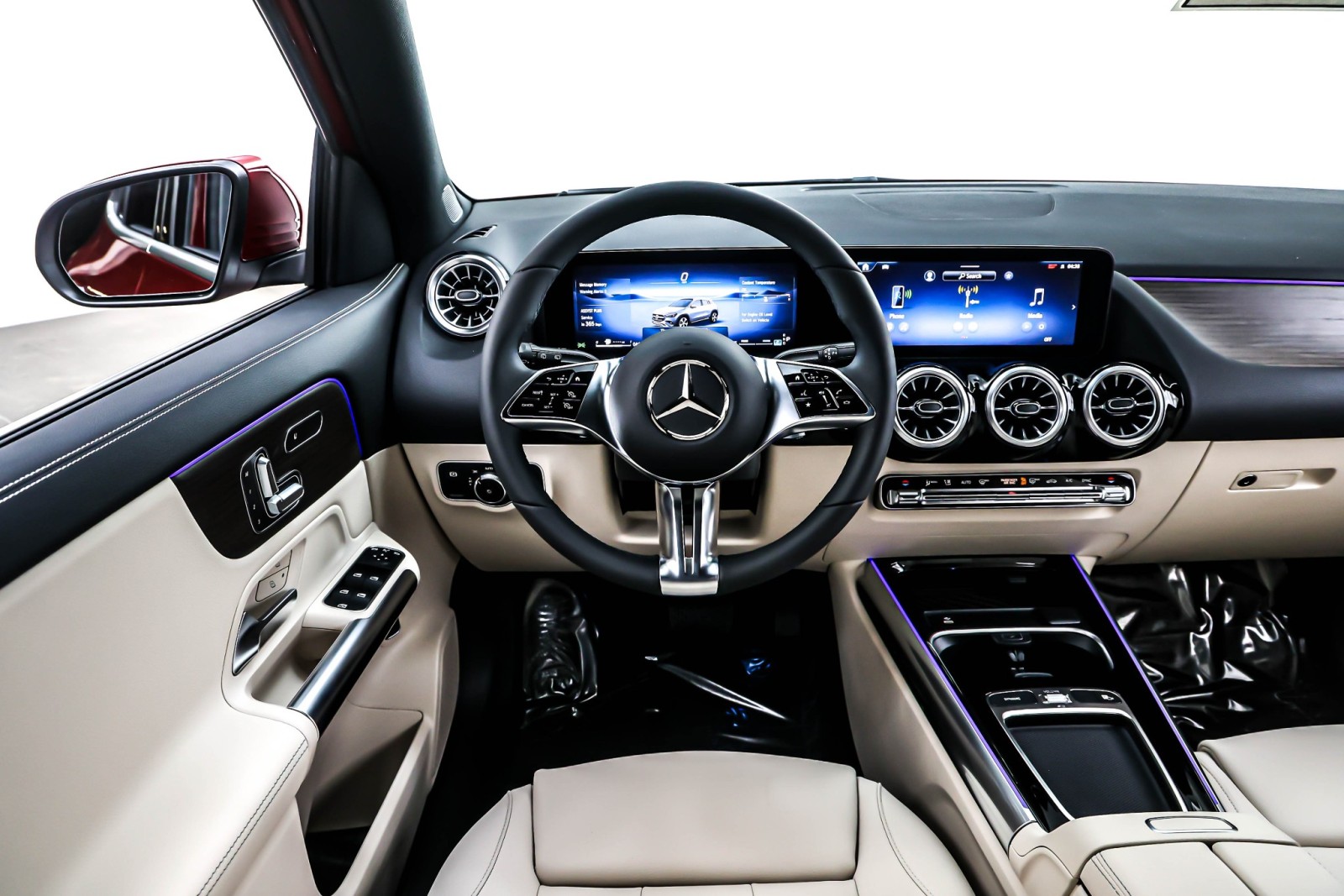 New 2026 MANUFAKTUR Patagonia Red Metallic Mercedes-Benz GLA 250 image 4