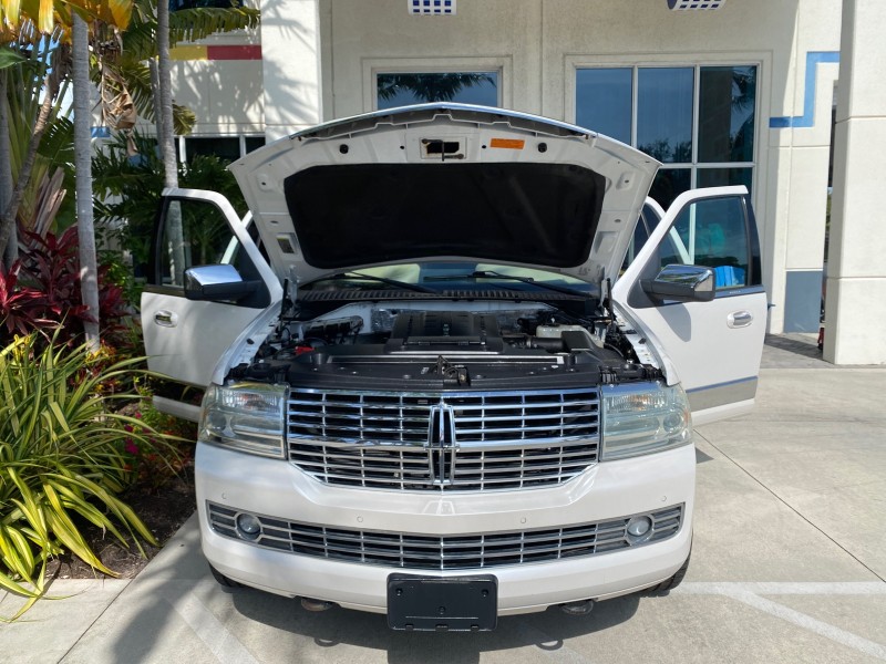 2010 Lincoln Navigator 4WD SUNROOF LOW MILES 31,209 in , 