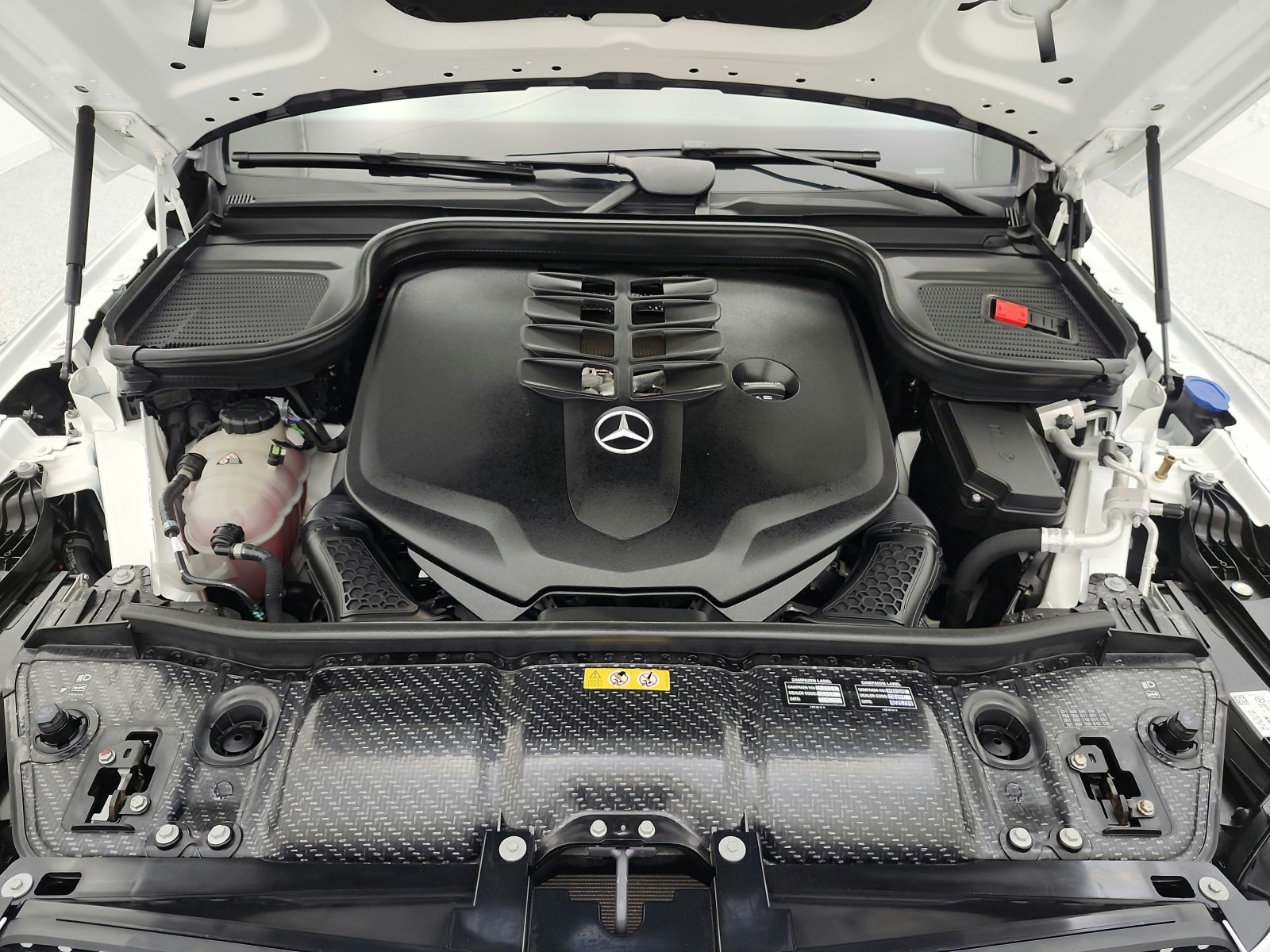 Used 2021 Polar White Mercedes-Benz GLE 580 4MATIC® SUV image 32